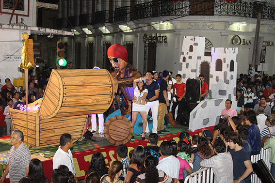 Coroliro desfile de carros alegróricos dentro del carnaval de Frontera 2016