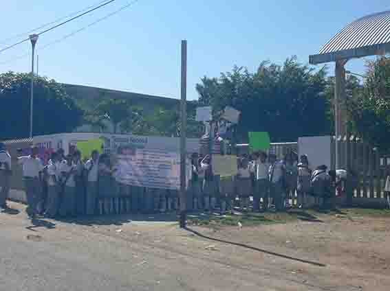 Continua la protesta de alumnos del Cobatab 43