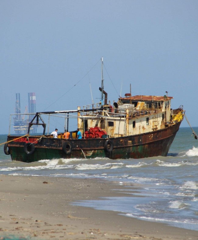 Barco pesquero atracado