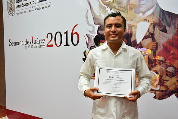 Triunfa Paulo Estrada en Concurso de Oratoria 2016