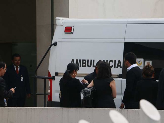 Tras funeral de su hija, regresa Elba Esther al hospital