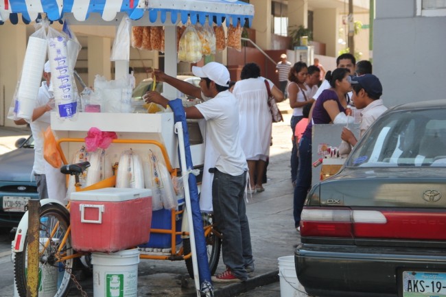 ‘Limpiarán’ parques y plazas de ambulantes