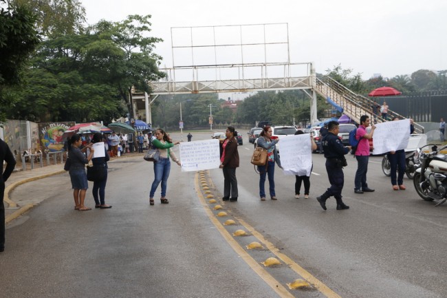 Piden maestros idóneos les asignen una plaza