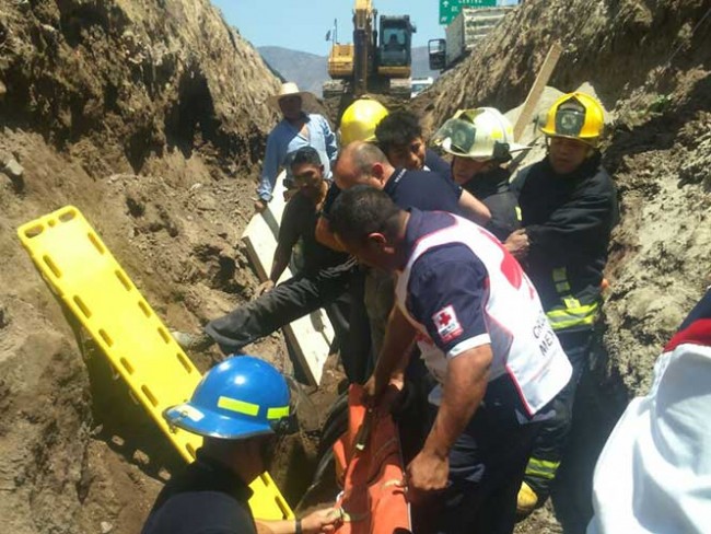 Sepulta alud a albañiles  en obra de Pachuca