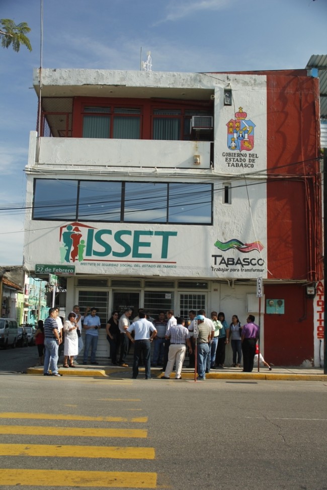 Opera nuevo tomógrafo  en Hospital del ISSET