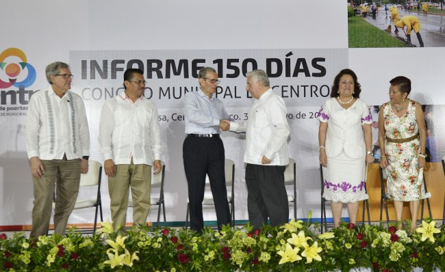 Francisco Peralta Burelo rindió su informe de 150 días de gobierno