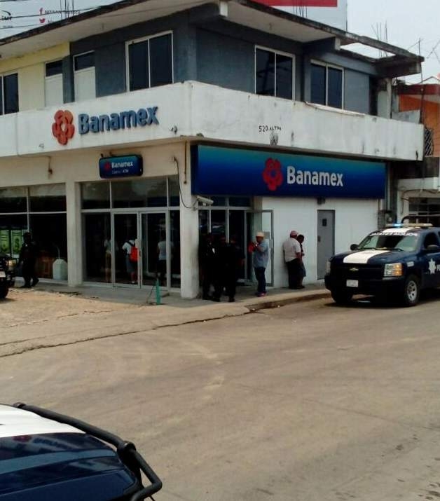 Asaltan Banamex