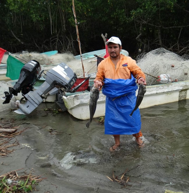 Les quitan candados a pescadores de Centla