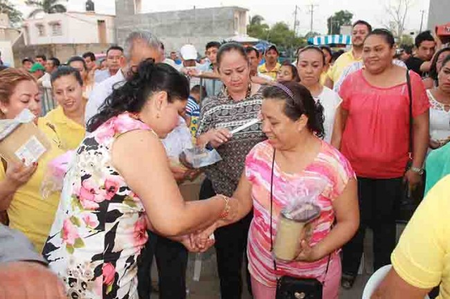 Celebran en grande  a las reinas del hogar