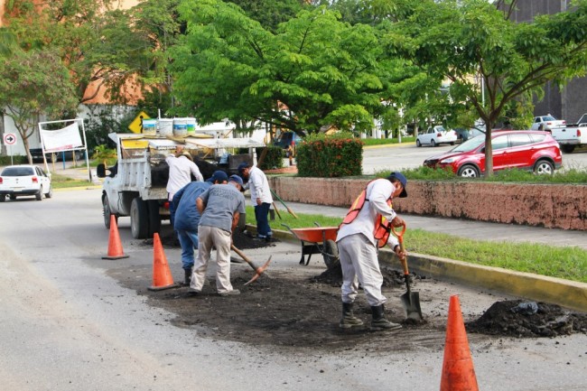 Sellan 340 baches en 16 colonias de Centro