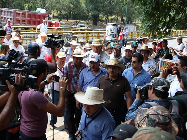 Consigue CNTE promesa de mesa de diálogo y no desalojo