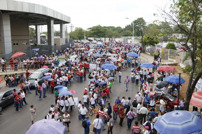 Marchan maestros contrala Reforma Educativa