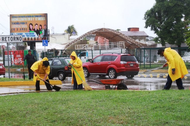 Continúa la limpieza en la capital tabasqueña