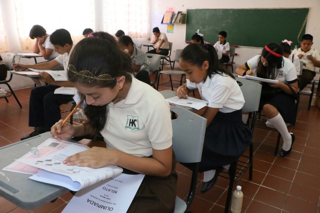 Aplica SE examen  de la Olimpiada del  Conocimiento Infantil