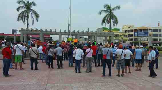 Toman el CNTE la plaza de Cárdenas