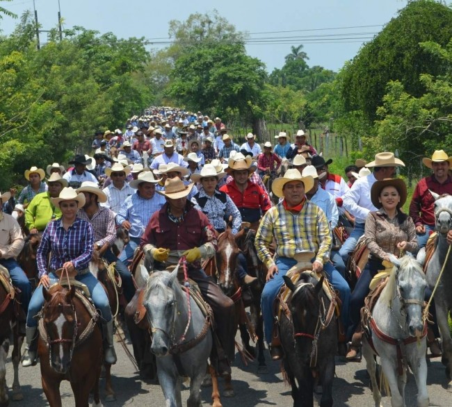 Exitosa calbalgata en la feria de Cárdenas