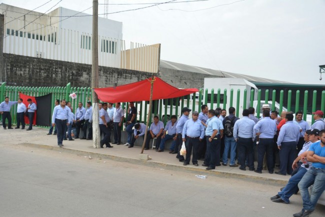 En huelga trabajadores de Pemex