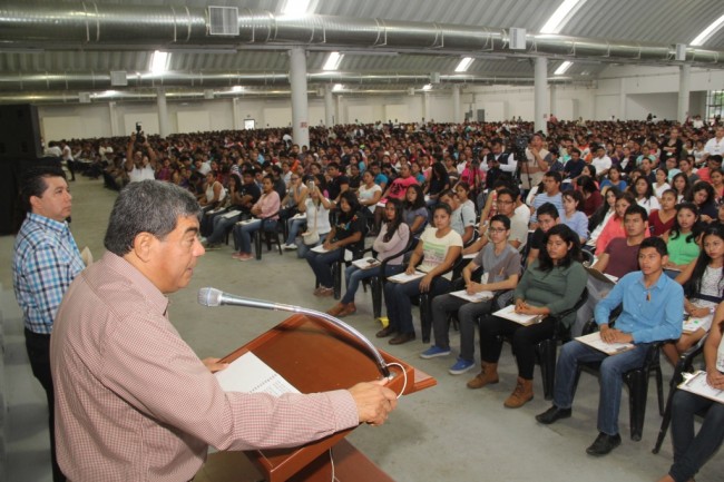 Presentan más de 5 mil examen para entrar a la UJAT