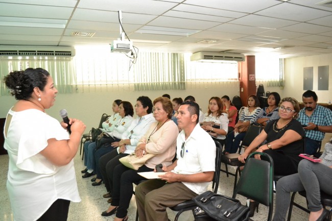 Realiza taller sobre atención a la violencia