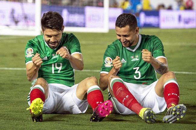 México derrota 2-0 a  Jamaica y está en cuartos