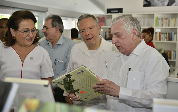 Inauguran la librería  del Fondo de Cultura