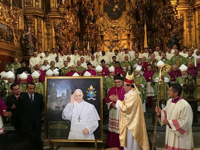 Cardenal festeja 50 años de ordenación