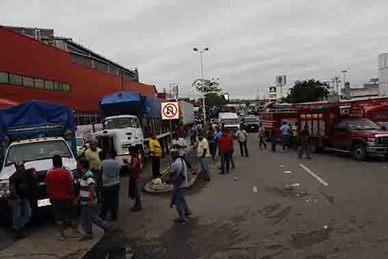 Presentan demanda por  bloqueo en la C de Abasto