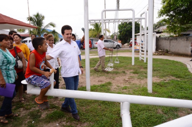 Adoptan parque en  Anacleto Canabal de  la primera sección