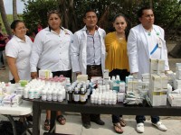 Entrega el DIF de Cárdenas medicamentos en El Alacrán
