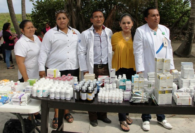 Entrega el DIF de Cárdenas medicamentos en El Alacrán