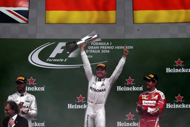 Rosberg acecha liderato