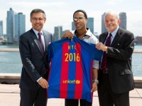 Ronaldinho anunció retiro de las canchas