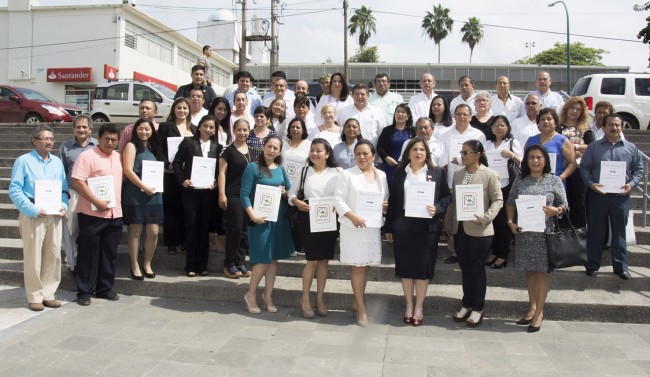 Entrega SPIUJAT constancias  de Superación Docente 2016