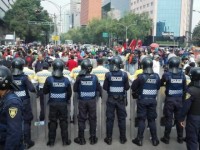 Se enfrentan maestros  de la CNTE y policías