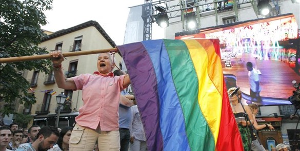 ‘Linchamiento’, por oposición a bodas gay