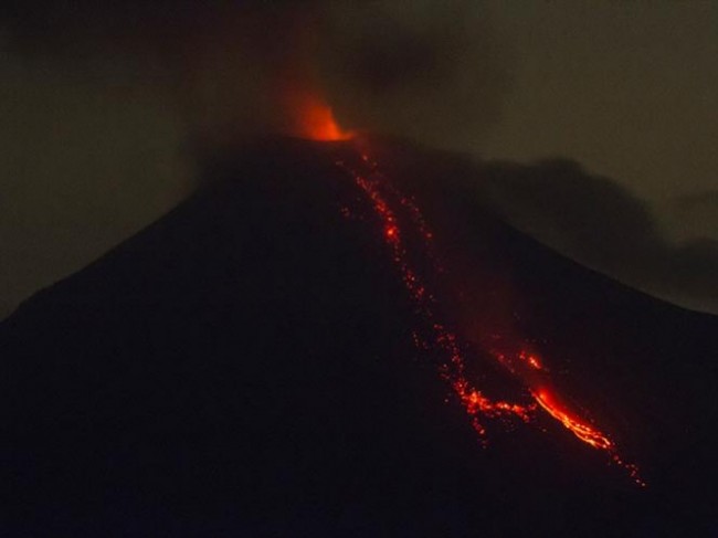 Estado de emergencia para dos municipios por Volcán de Colima