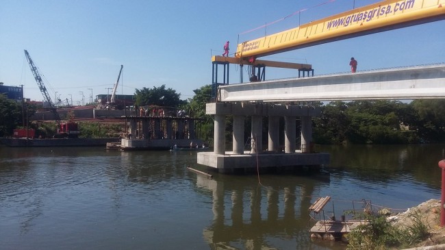 Avanza un 80% la obra del puente de Tierra Colorada