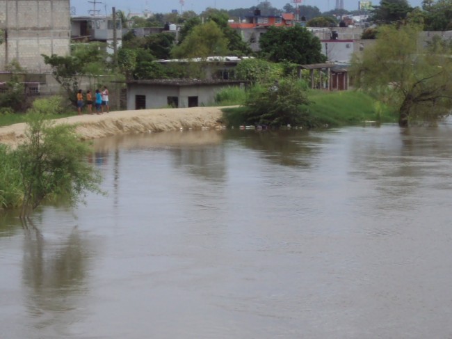 Alerta por intensas lluvias  y desfogues en Nacajuca