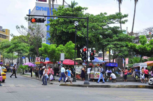 ‘Limpiarán’ de boleros El parque Juárez