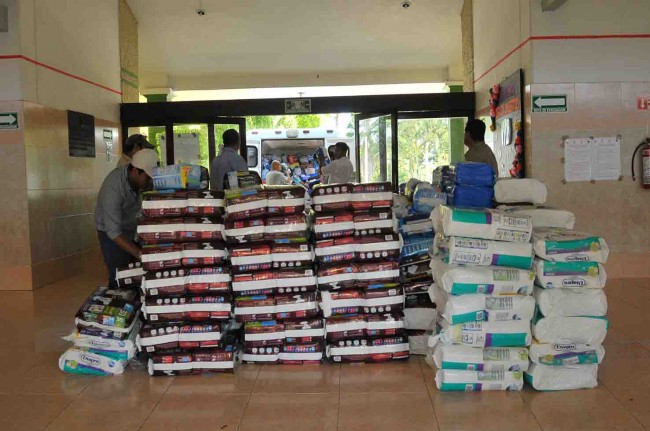 Entrega Cruz Roja pañales en la ‘Casa  del Árbol’