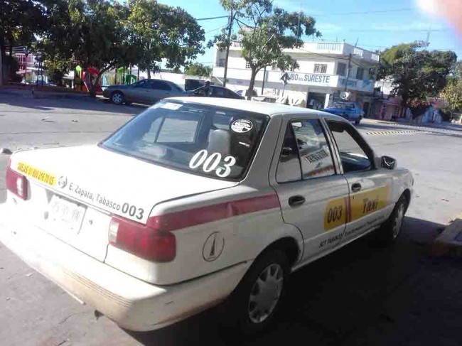 Taxistas suben tarifa en Zapata