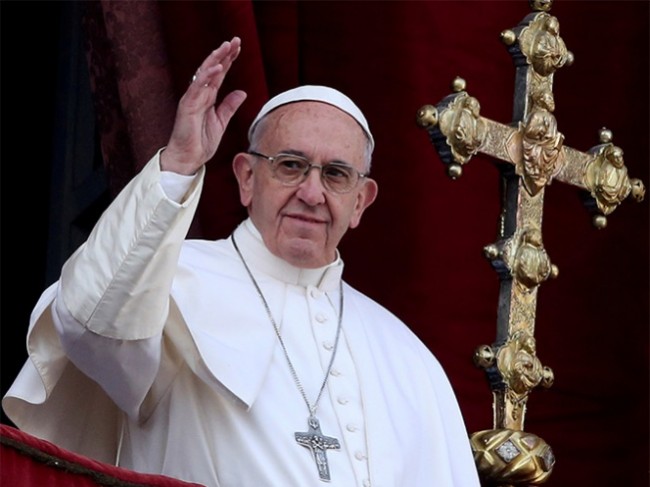 Dona Papa 106  mil dólares a los pobres de Siria