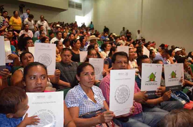 Entregan escrituras a los habitantes del Ejido La Península de Cárdenas