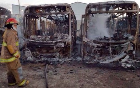 Incendian autobuses