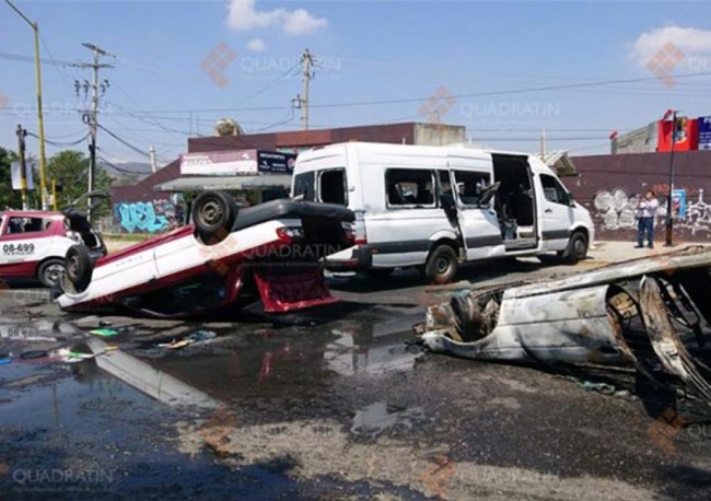 Taxistas se enfrentan a balazos en Oaxaca