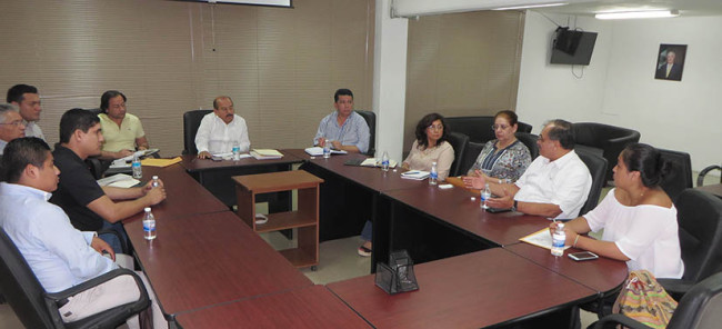 Se reúne titular de la SCT con líderes universitarios