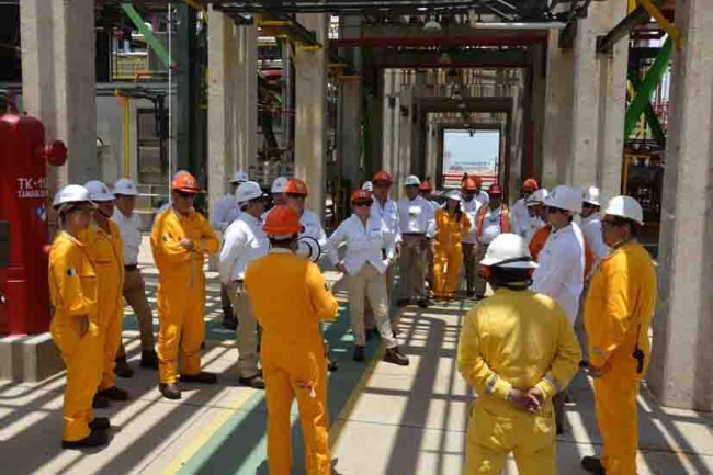 Visitan Pemex en Campeche y Tabasco