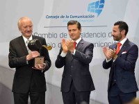 Recibe Don Rogerio Azcárraga Premio Nacional de la Comunicación