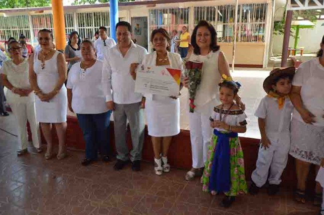 Entregan mobiliario al jardín de niños ‘Isabel Díaz’