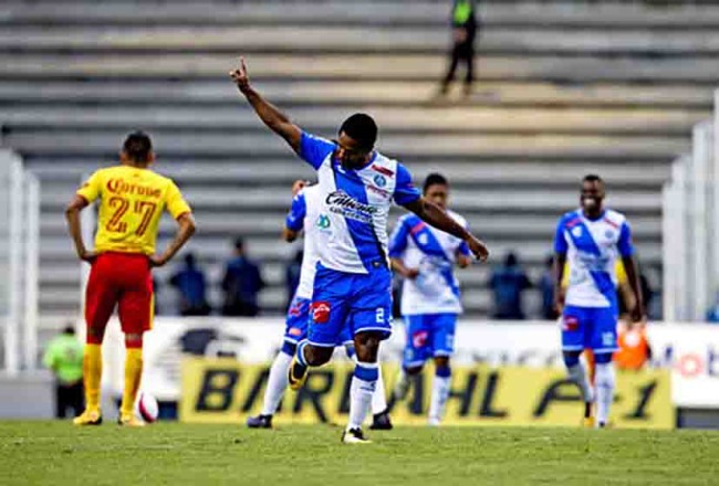 Angulo logra ‘doblete’ en empate de Puebla-Morelia